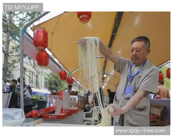 足球场上的迷人风采 揭开小众球星帅哥的独特魅力与故事