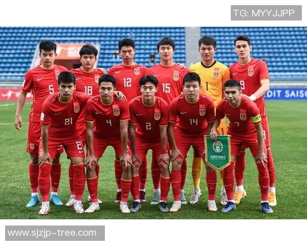 足球传奇双星汇聚：全球球迷热议的两位足球天王名字大全